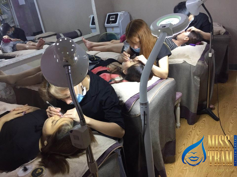 Necessary conditions of an eyelash extension training institution