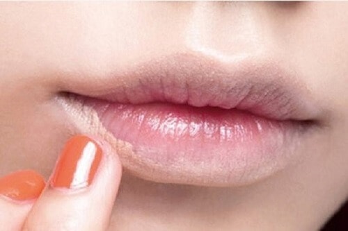 The Most Effective Way to Fix Dark Spray Lips 5
