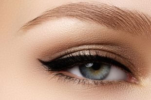 Experience in Eyebrow Spraying Techniques for Natural Beauty and Smoothness 21