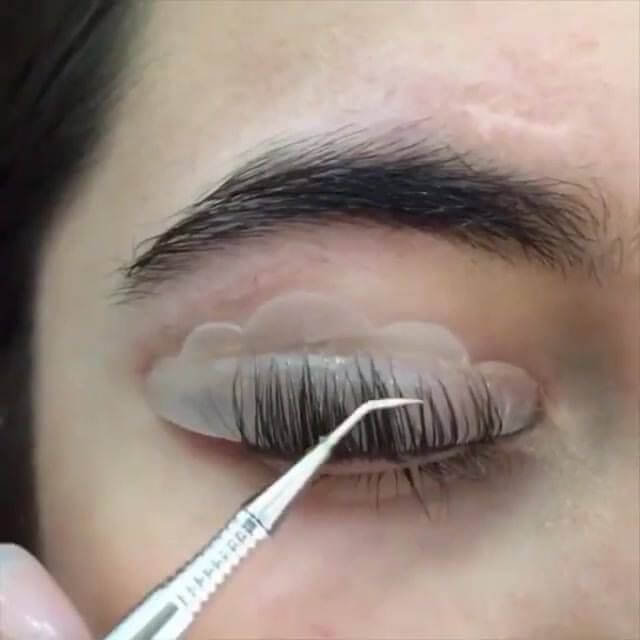 Is it difficult to learn eyelash extensions?