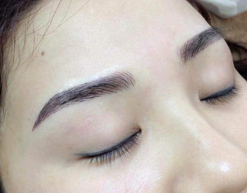 beautiful eyebrow spray technique