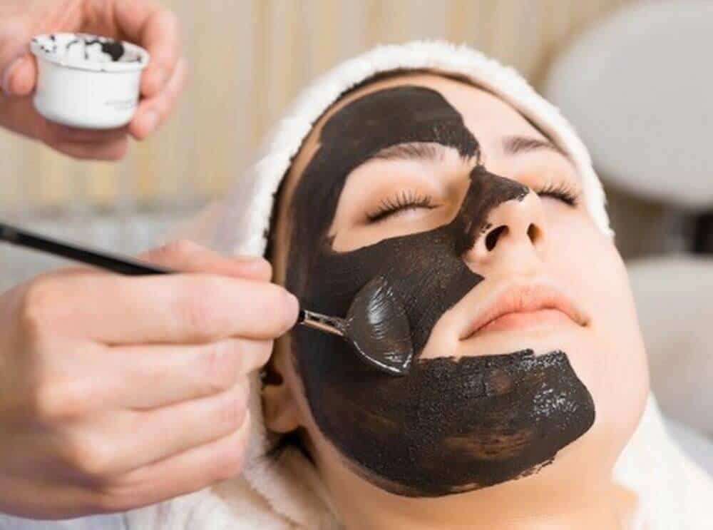 Activated charcoal skin detox method