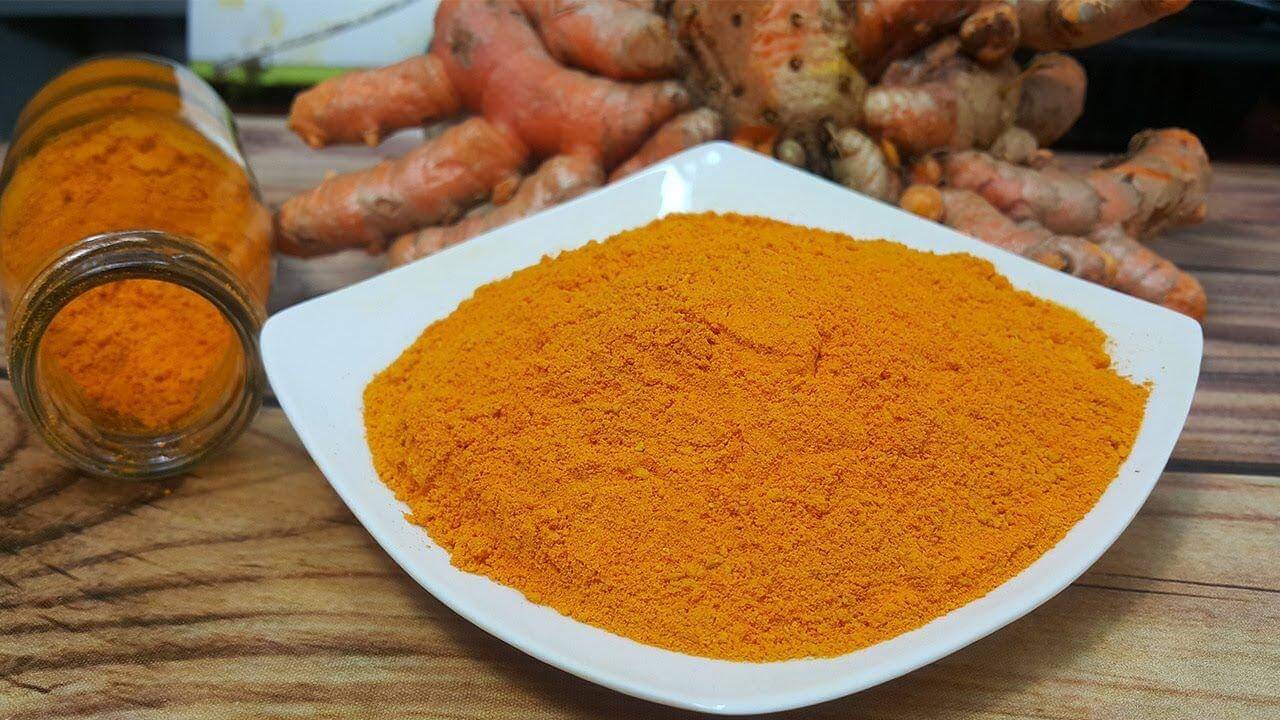 Do you know how to make a skin whitening mask from turmeric powder? 4