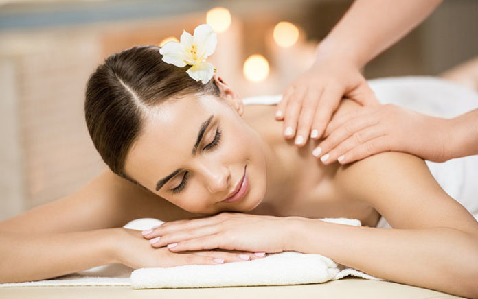 Cách Chăm Sóc Da Tay Cho Kỹ Thuật Viên Spa