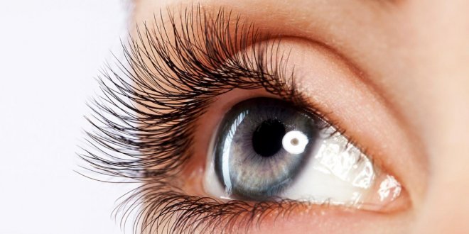 Whether or not to perform eyelash extensions under 3