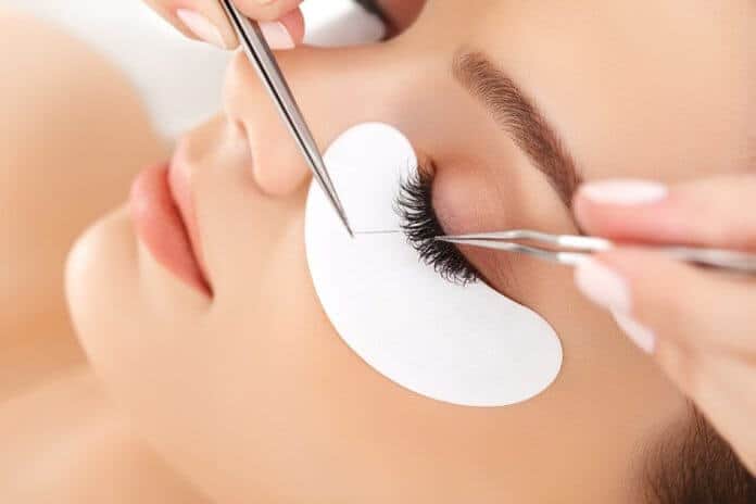 beautiful and safe lower lash extension spa