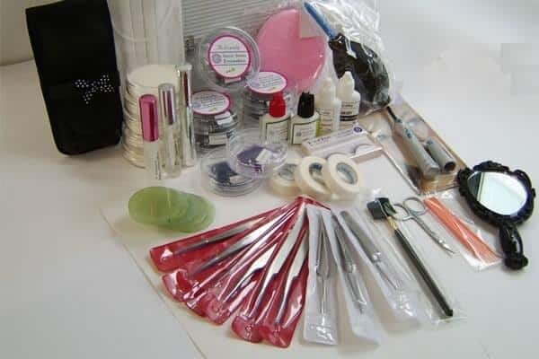 How to store eyelash extensions safely and effectively