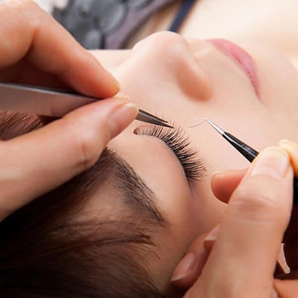 How to use eyelash extension tweezers safely?