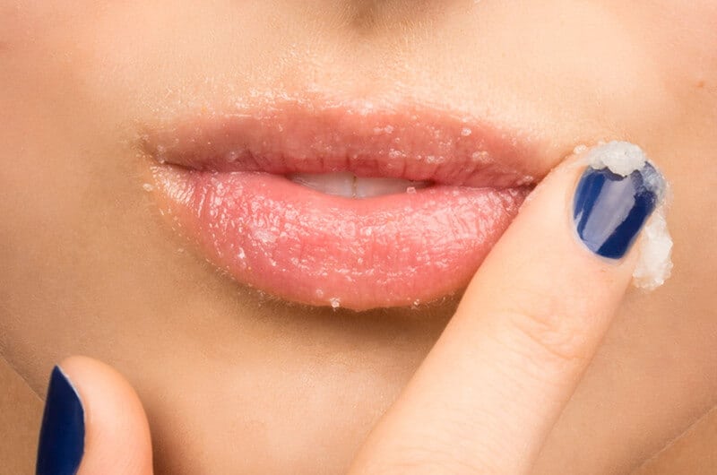 Treatment of dry lips after spraying
