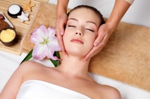 Bàn Tay Cứng Có Làm Massage Mặt Cho Khách Hàng Được Không 6