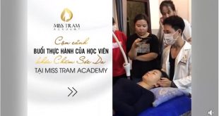 cận cảnh buổi thực hành của học viên khóa chăm sóc da Tại Miss Tram Academy