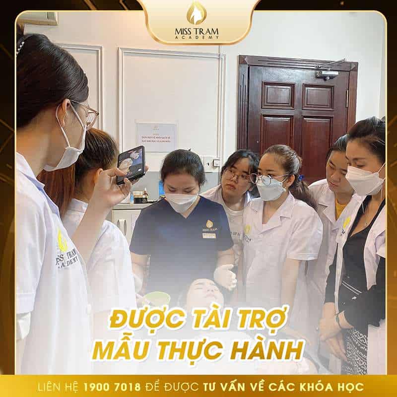 Được tài trợ mẫu để thực hành.